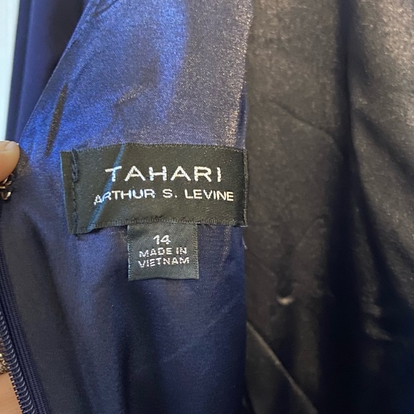 TAHARI ASL long sleeve V-Back Maxi Dress - Picture 12 of 14